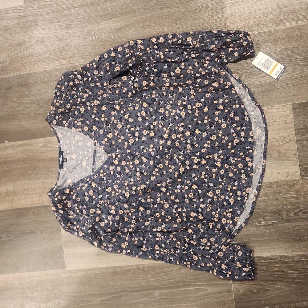 NWT SMALL FLORAL BLOUSE